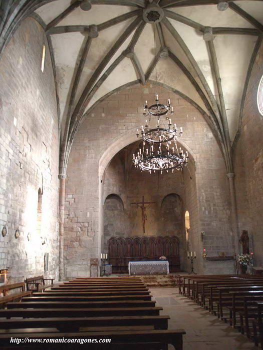 INTERIOR DEL TEMPLO HACIA LA CABECERA